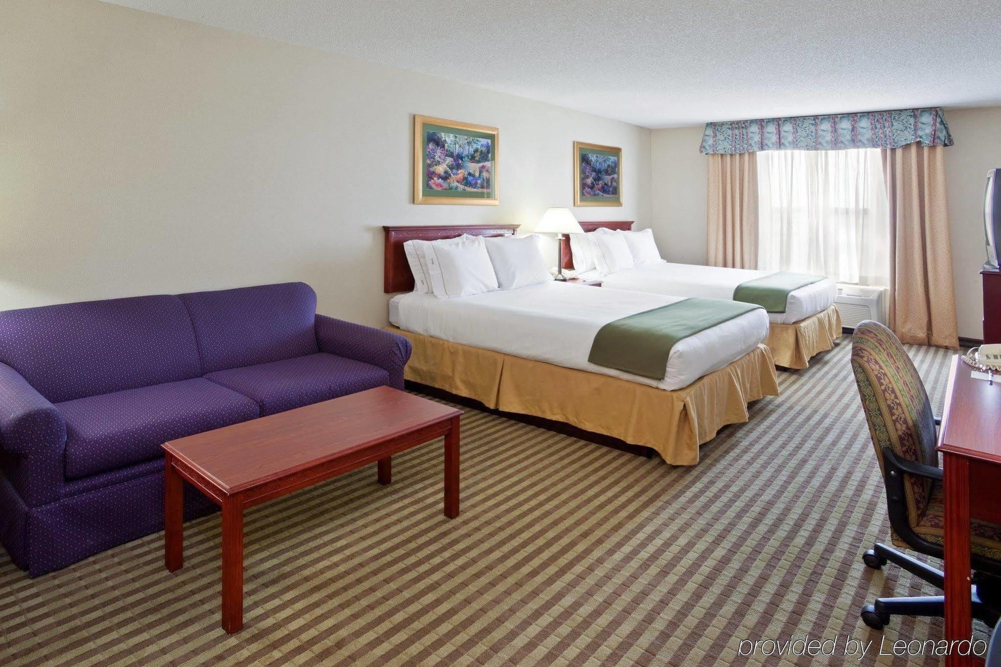 Holiday Inn Express Hotel & Suites Circleville By Ihg Exterior foto